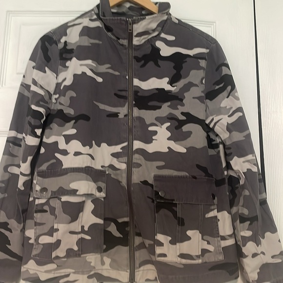 Arizona Jean Co unisex camo gray jacket. Size small. Brand new with tags - Picture 2 of 6